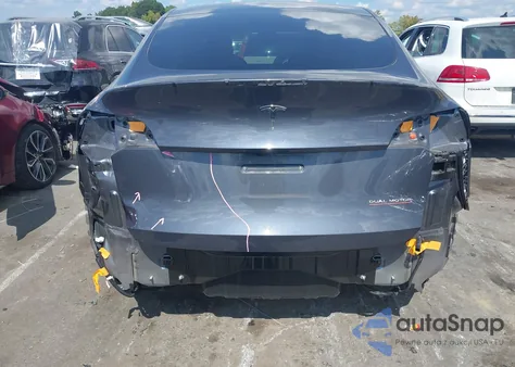 2022 Tesla Model Y Performance Dual Motor All-Wheel Drive z USA, uszkodzony, nr VIN 7SAYGDEF7NF339241